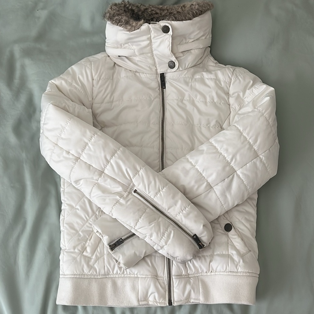 Aeropostale white puffy jacket foldable hoodie